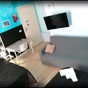 https://a-due-passi-bnb.taorminaitalyhotels.com