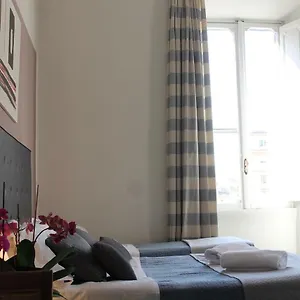 https://romantica-rooms.it-romehotels.com