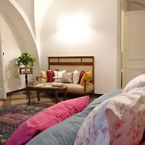 https://house-vintage.taorminaitalyhotels.com